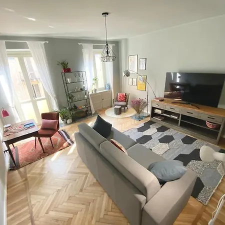 Casa Lola Tra Centro E Crocetta Apartment *